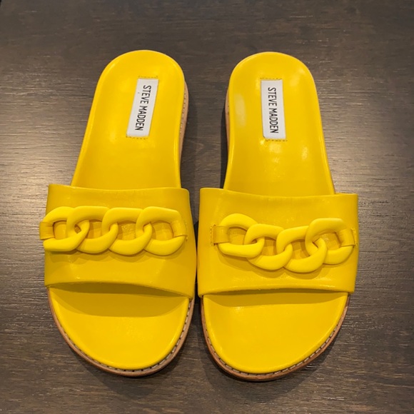 Steve Madden Shoes - 🌟Women’s Steve Madden Chain Slide On Sandals